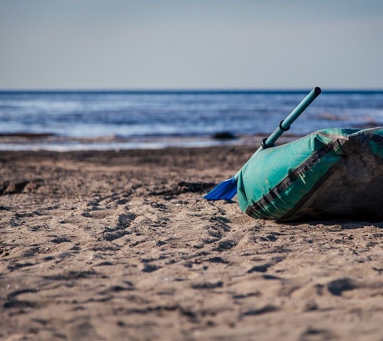 Inflatable boats do not scratch paint