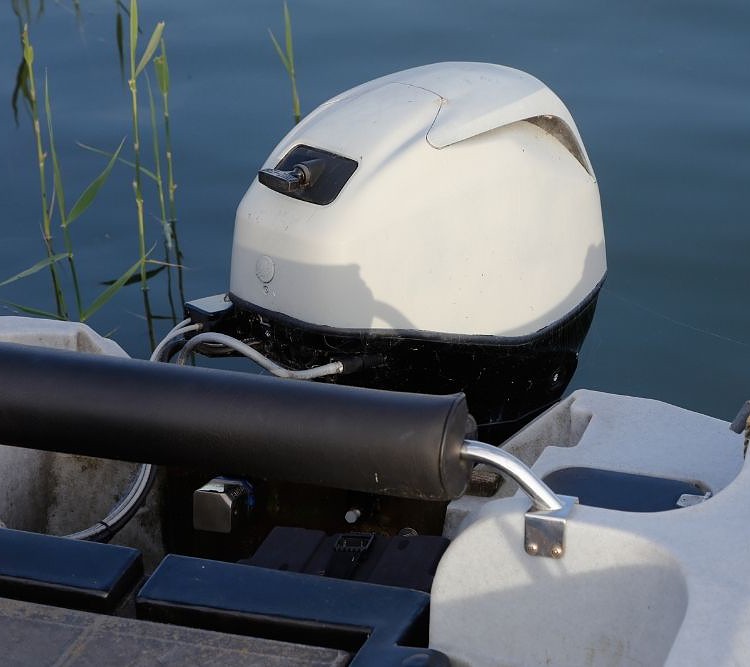 charge a trolling motor battery from an outboard motor