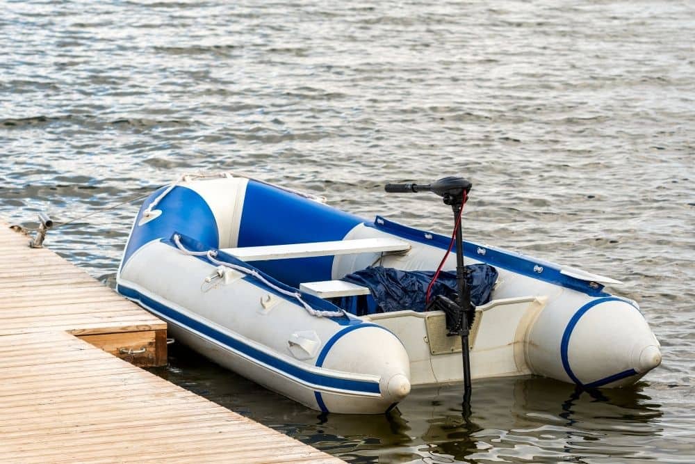 trolling motor on an inflatable boat in the dock