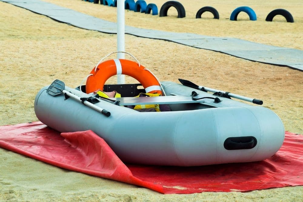 Inflatable boat with life jacket