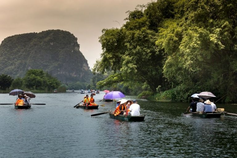 Inflatable Boat Vs. Jon Boat 101 Anchor.Travel