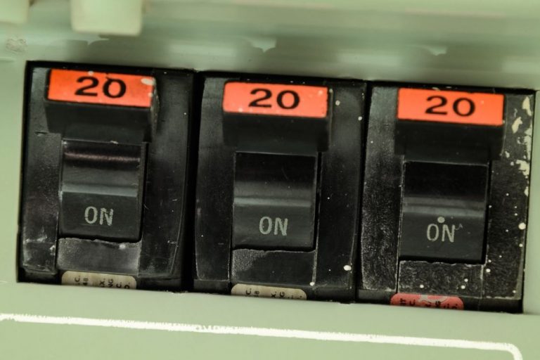 Why does My Trolling Motor Keep Blowing Fuses? Anchor.Travel