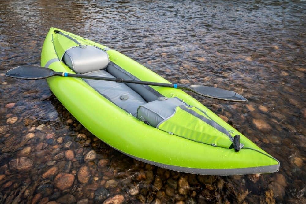 Install an inflatable kayak