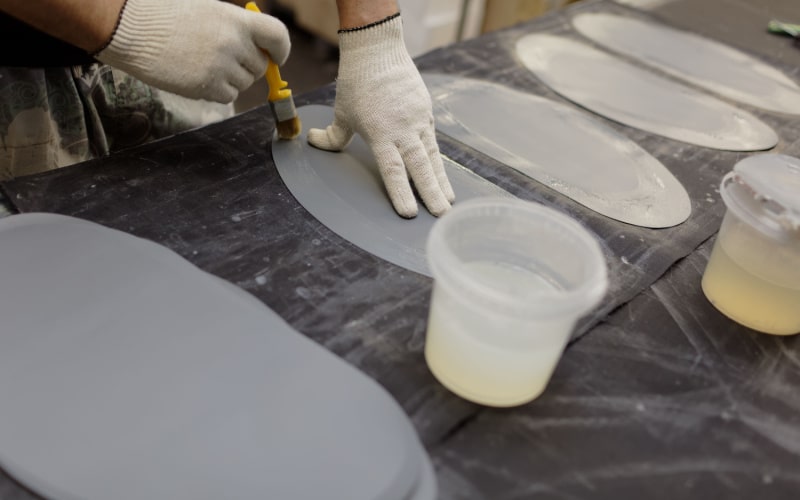 applying glue on an inflatable boat