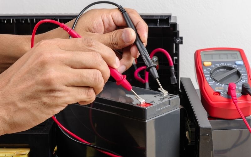 test a marine battery with a multimeter