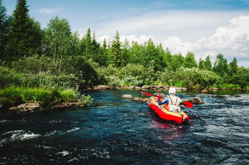 to kayak without a skeg