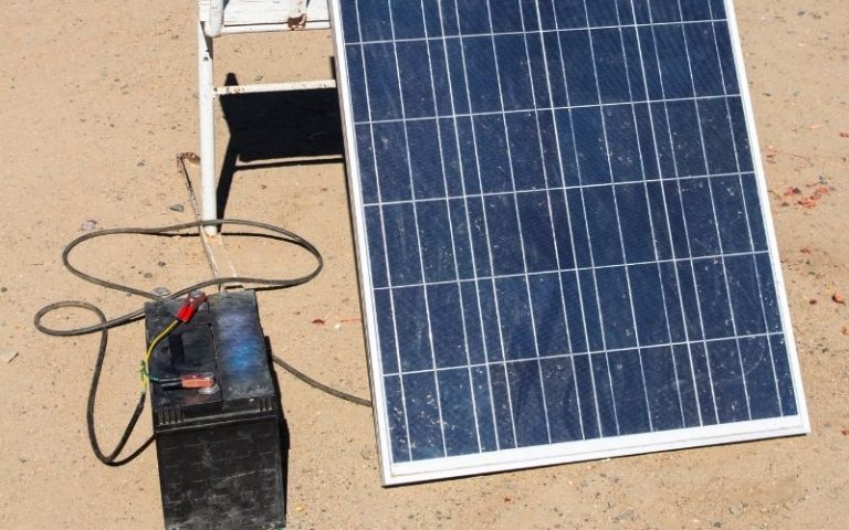 charge a marine battery with a solar panels