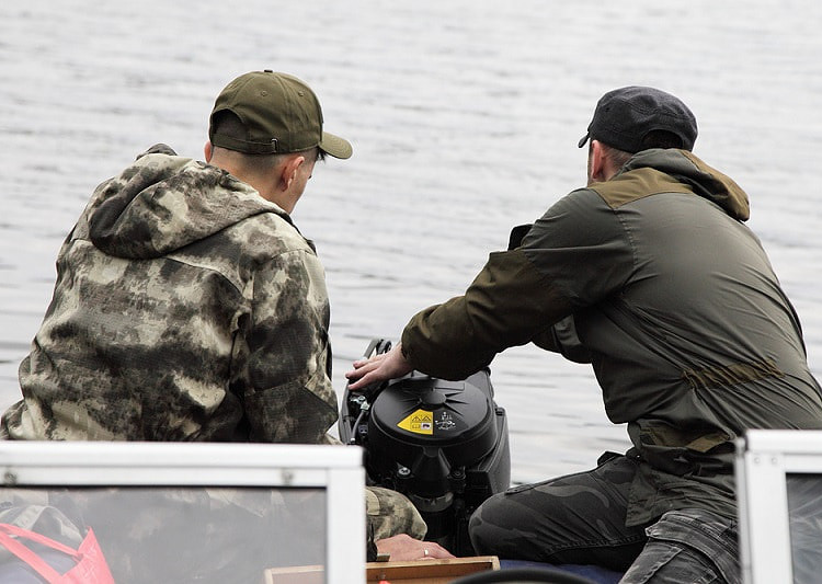 an outboard motor run without a battery