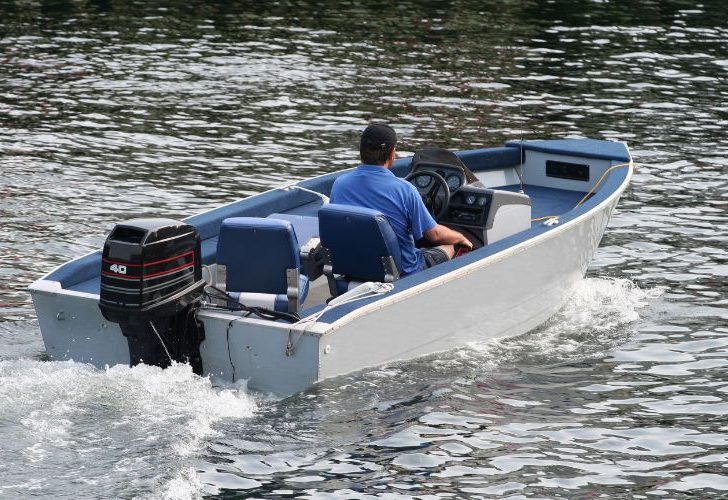 How Deep Should an Outboard Motor Be in the Water?