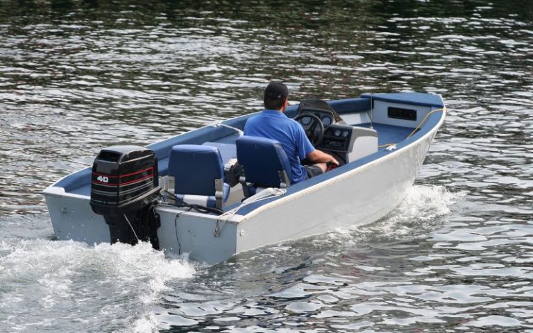 How Deep Should an Outboard Motor Be in the Water?