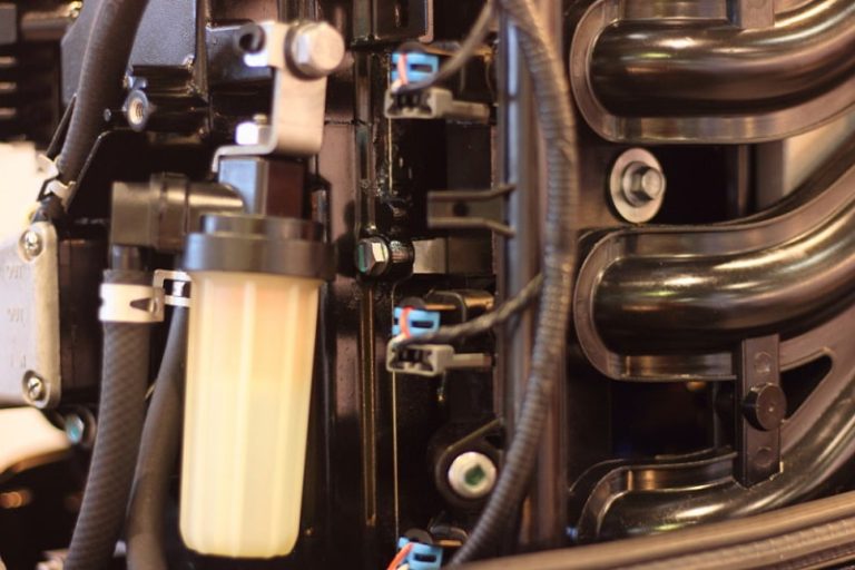 Why Does an Outboard Motor Smoke? Anchor.Travel