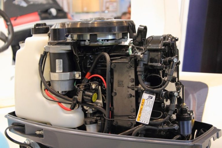 Why Does an Outboard Motor Smoke? Anchor.Travel