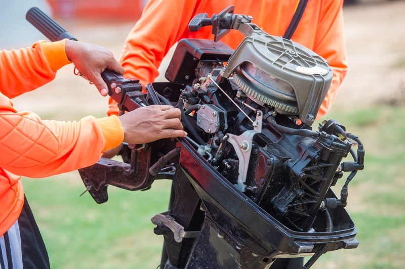 open the top cover of an outboard motor for troubleshooting