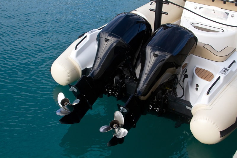 powerboat engine transom-mounted